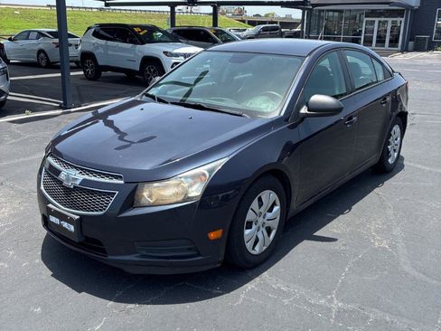 Used 2014 Chevrolet Cruze LS FWD image 3