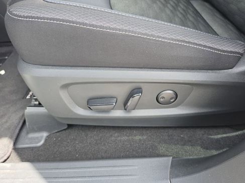 Used 2024 Nissan Pathfinder SV FWD image 17