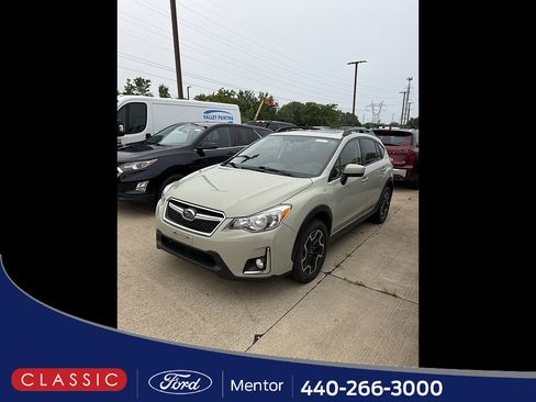 Used 2017 Subaru Crosstrek 2.0i Premium w/ Moonroof Package AWD/4WD image 1