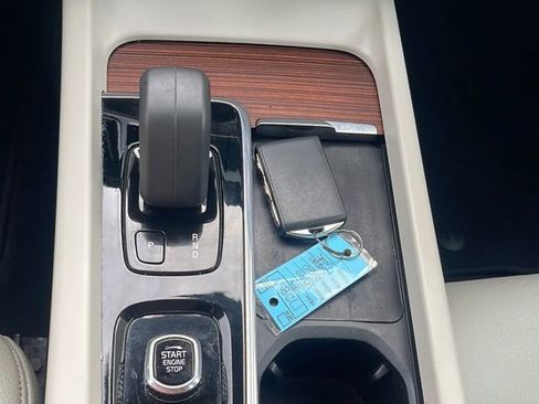 Used 2022 Volvo S60 B5 Momentum w/ Premium Package image 17