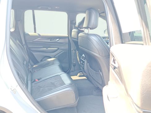 Used 2023 Jeep Grand Cherokee Altitude AWD/4WD image 14