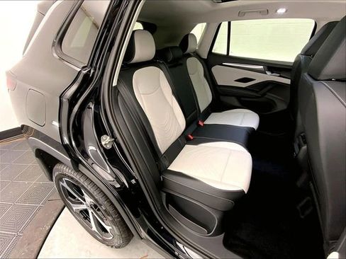 New 2026 Volkswagen Tiguan SE image 10