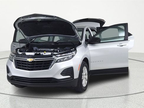 Used 2022 Chevrolet Equinox LS w/ LS Convenience Package image 6