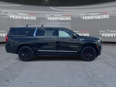 Used 2021 GMC Yukon XL Denali w/ Denali Premium Package AWD/4WD image 9