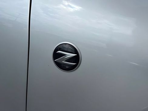 Used 2009 Nissan 370Z Touring w/ Sport Pkg RWD image 12