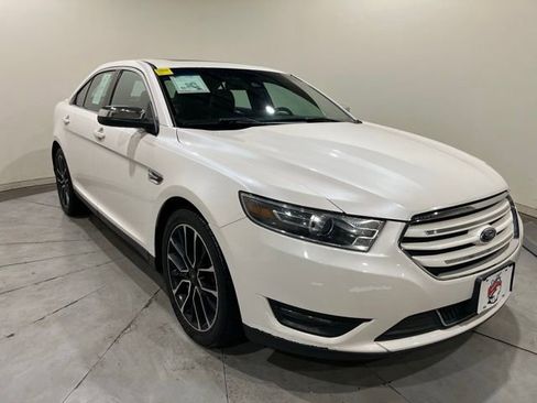 Used 2018 Ford Taurus Limited image 2