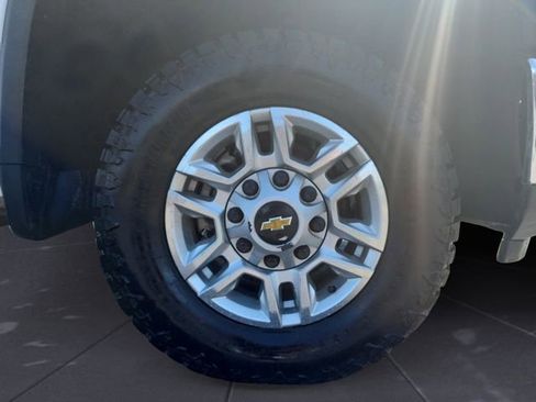 Used 2024 Chevrolet Silverado 2500 LT w/ Convenience Package AWD/4WD image 9
