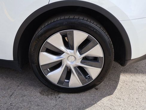 Used 2023 Tesla Model Y Long Range image 22