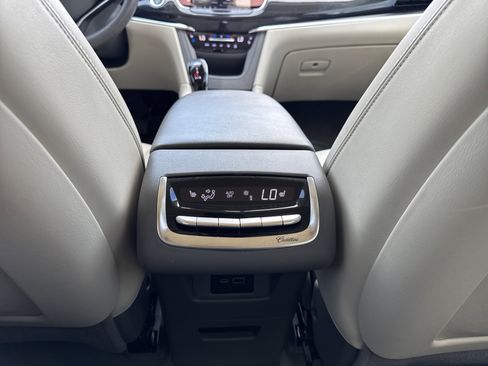 Used 2022 Cadillac XT6 Premium Luxury w/ Technology Package AWD/4WD image 23