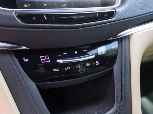 Used 2019 Cadillac XT5 Luxury FWD image 17