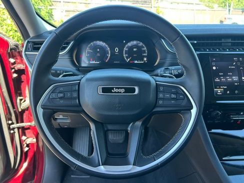 Used 2023 Jeep Grand Cherokee Laredo AWD/4WD image 20