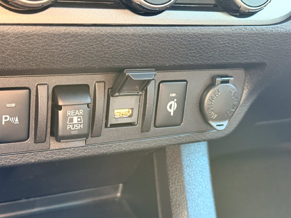 Used 2023 Toyota Tacoma TRD Off-Road w/ TRD Premium Off Road Package AWD/4WD image 33