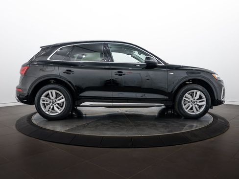 Certified 2023 Audi Q5 2.0T Premium w/ Convenience Package AWD/4WD image 3
