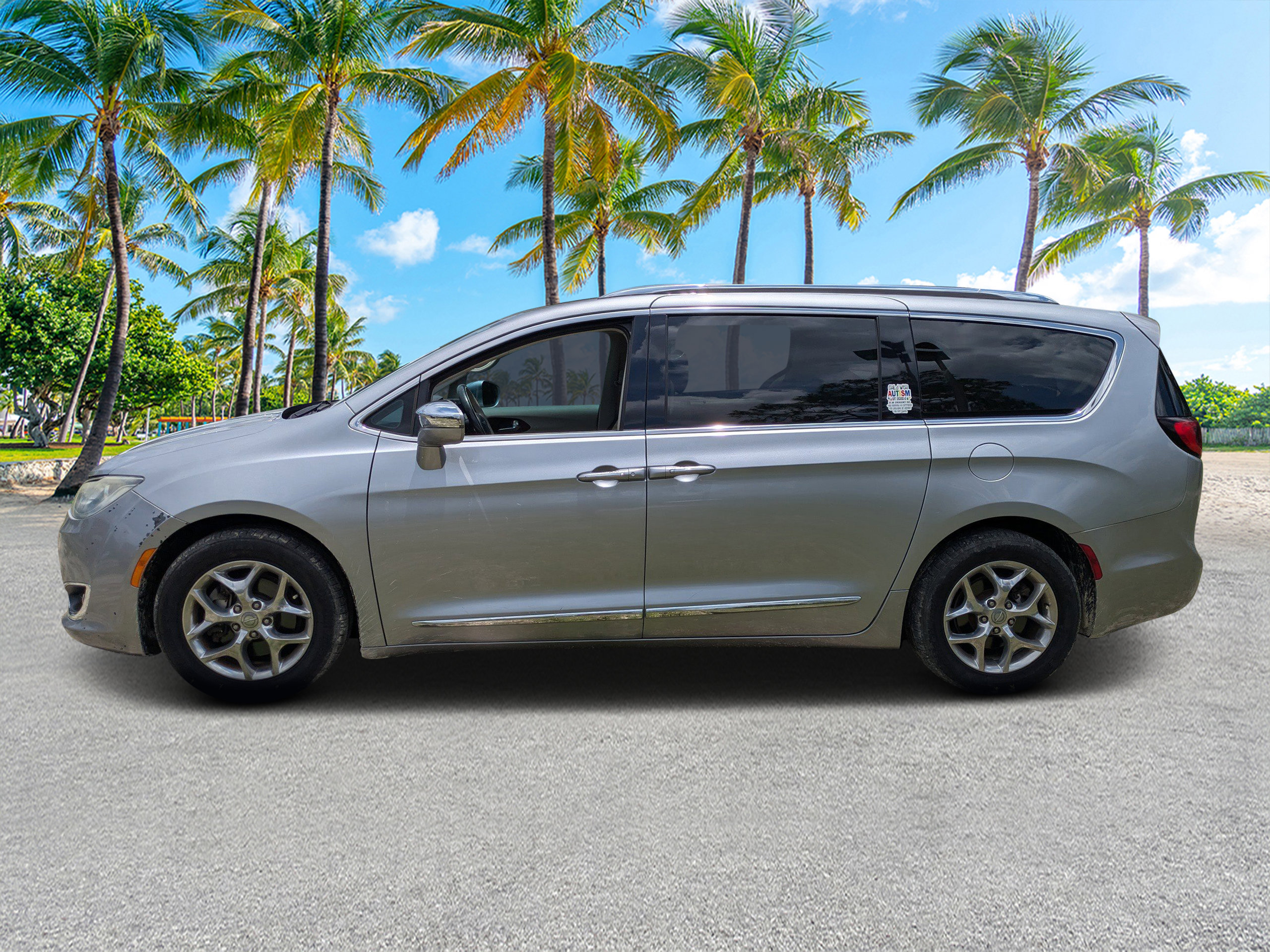 Used 2019 Chrysler Pacifica Limited FWD image 6