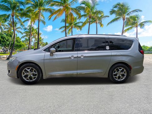 Used 2019 Chrysler Pacifica Limited FWD image 6