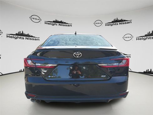 Used 2025 Toyota Camry SE FWD image 4