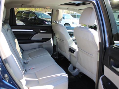 Used 2016 Toyota Highlander XLE AWD/4WD image 30