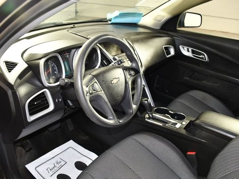Used 2017 Chevrolet Equinox LS FWD image 2