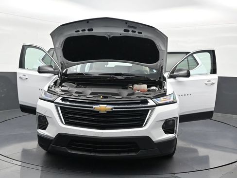 Used 2022 Chevrolet Traverse LS FWD image 36