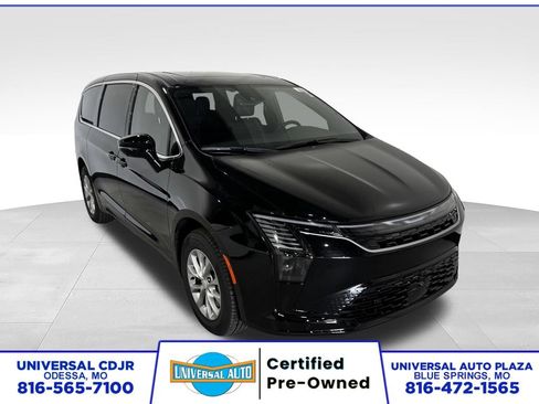 New 2027 Chrysler Pacifica Select w/ Family Tech Group AWD/4WD image 1