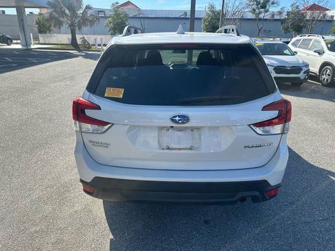 Used 2022 Subaru Forester Premium image 6