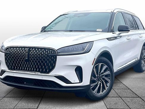 New 2026 Lincoln Aviator 2WD image 2
