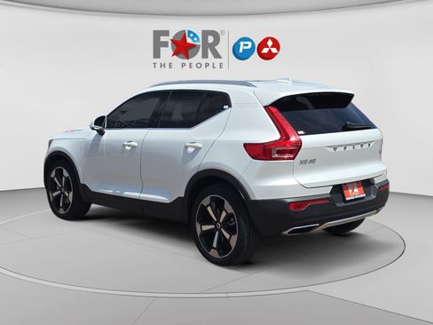 Used 2019 Volvo XC40 T4 Inscription FWD image 3