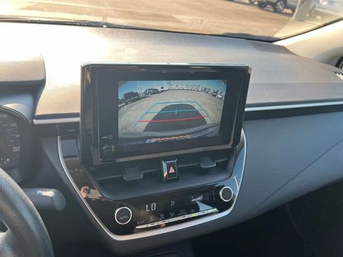 Used 2025 Toyota Corolla LE FWD image 18