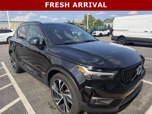 Used 2021 Volvo XC40 T5 R-Design w/ Climate Package AWD/4WD image 1