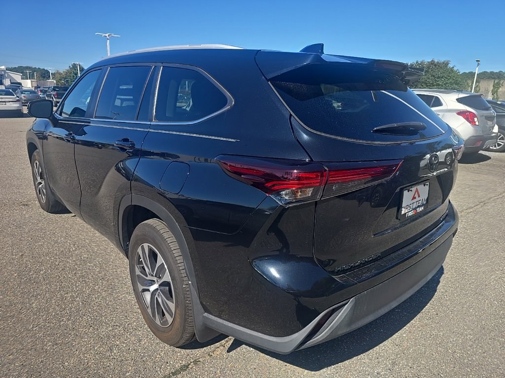 Used 2024 Toyota Highlander XLE AWD/4WD image 7