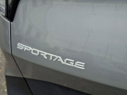Used 2024 Kia Sportage LX FWD image 17
