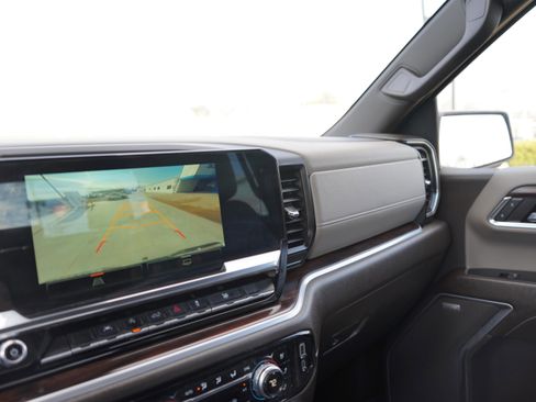 Used 2022 GMC Sierra 1500 SLT w/ SLT Convenience Package image 18