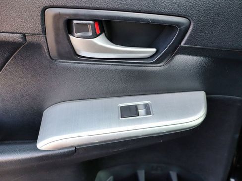 Used 2014 Toyota Camry SE w/ Moonroof Package FWD image 31