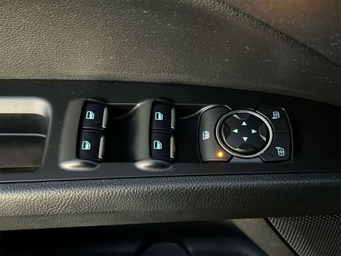 Used 2018 Ford Fusion SE w/ Fusion SE Technology Package image 17