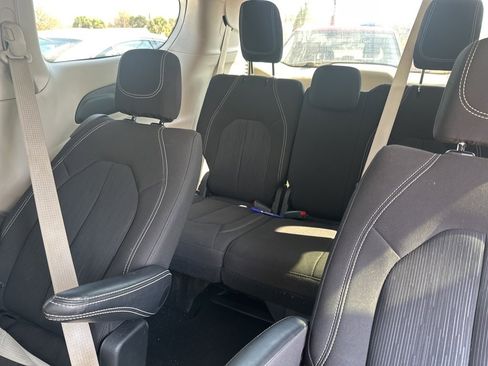Used 2024 Chrysler Voyager LX image 4