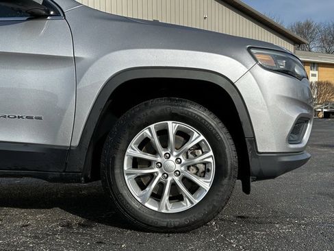 Used 2019 Jeep Cherokee Latitude w/ Cold Weather Group image 14