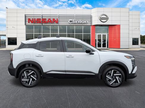 New 2026 Nissan Kicks SV w/ SV Premium Package FWD image 2