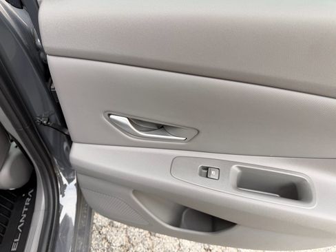 Used 2025 Hyundai Elantra SEL image 21