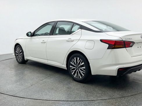 Used 2025 Nissan Altima 2.5 SV FWD image 6