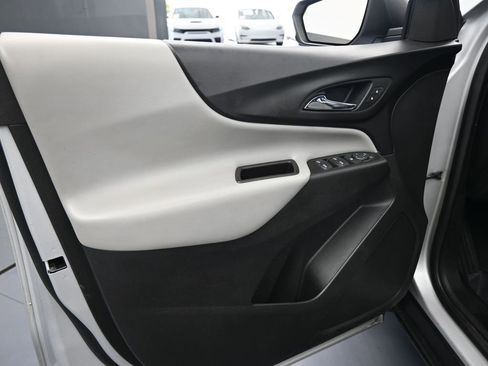 Used 2020 Chevrolet Equinox LS image 15