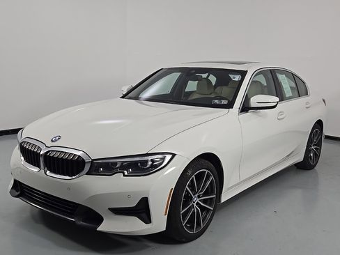 Used 2019 BMW 330i xDrive Sedan w/ Premium Package image 3