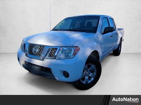 Used 2012 Nissan Frontier SV image 1