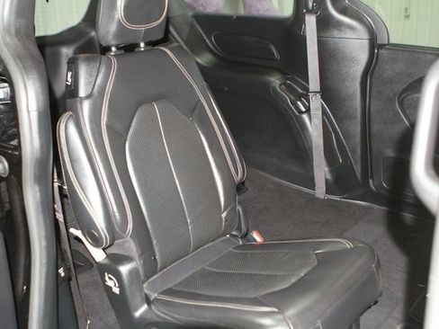 Used 2021 Chrysler Pacifica Touring-L w/ Uconnect Theater Family Group FWD image 40