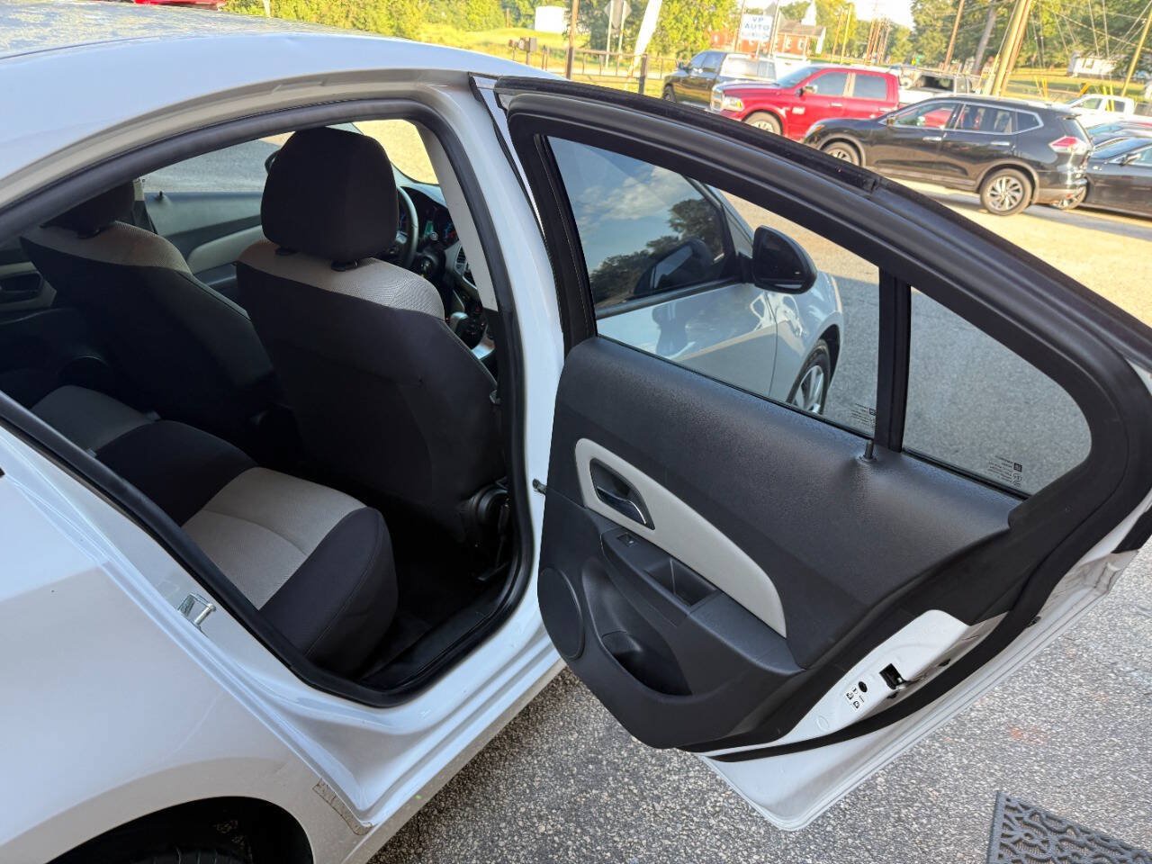 Used 2015 Chevrolet Cruze LS FWD image 14