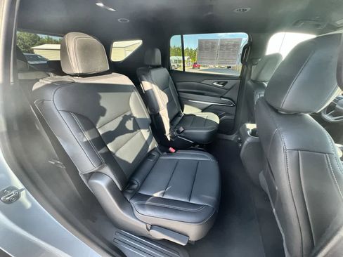 Used 2025 Chevrolet Traverse LT image 26