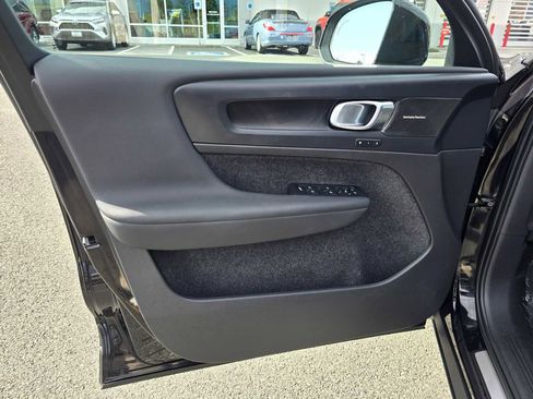 Used 2023 Volvo C40 P8 Recharge Ultimate image 21