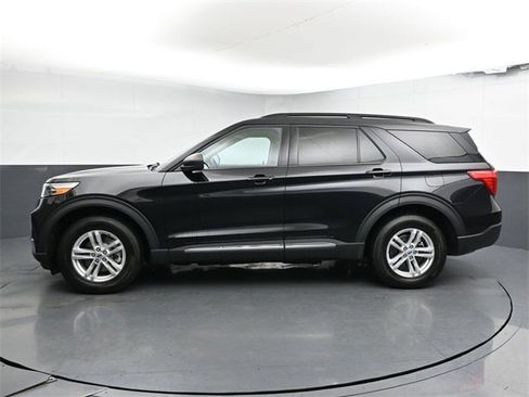 Used 2023 Ford Explorer XLT w/ Equipment Group 202A image 9