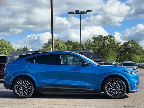 Used 2025 Ford Mustang Mach-E Premium AWD/4WD image 39