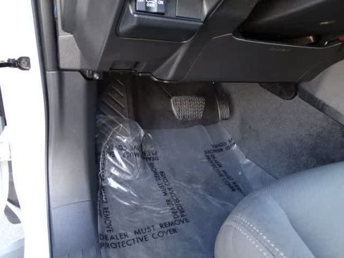 Certified 2025 Toyota Tacoma SR5 AWD/4WD image 17
