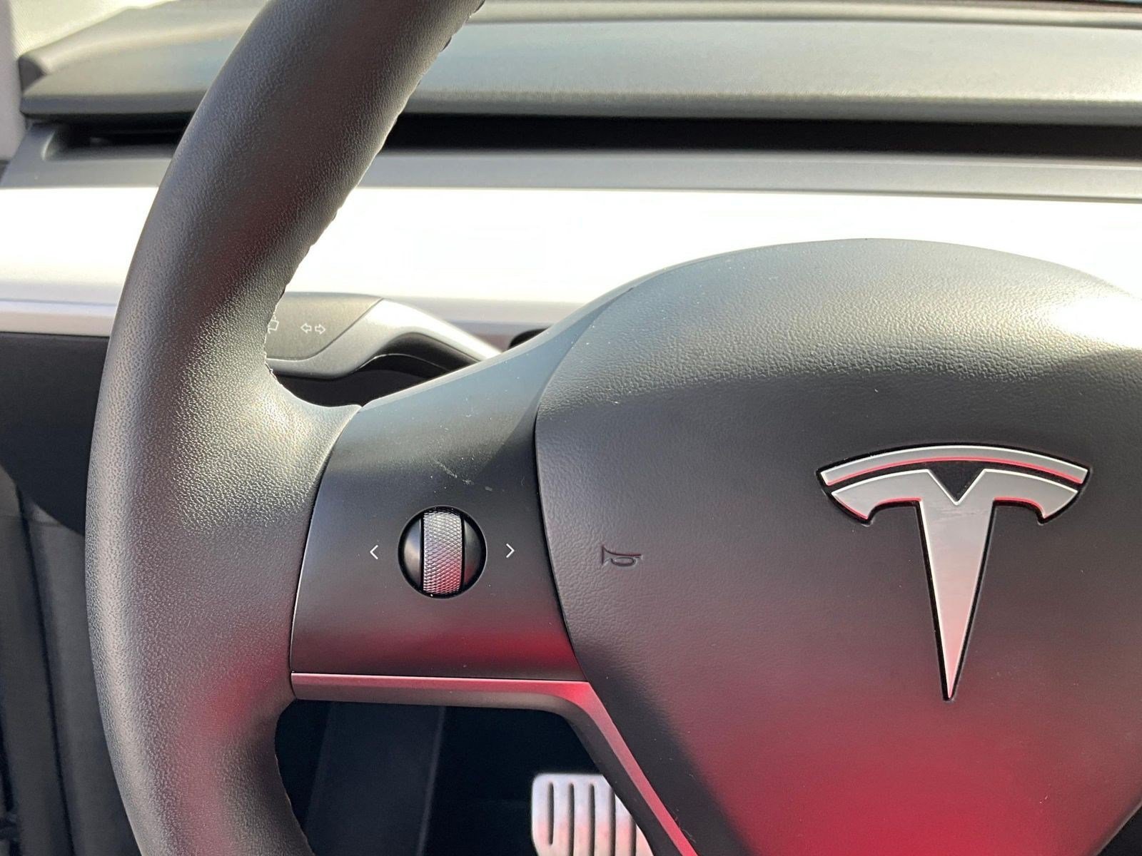 Used 2023 Tesla Model Y Performance AWD/4WD image 10